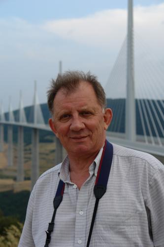 Flaga Kazimierz wiadukt Millau 6695.jpg